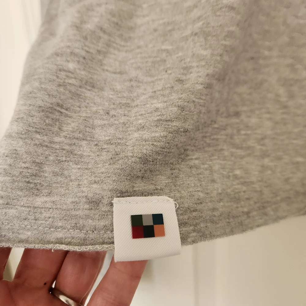 Peloton Gray Long Sleeve Cropped Tee. Size Small. NWOT - Picture 4 of 10